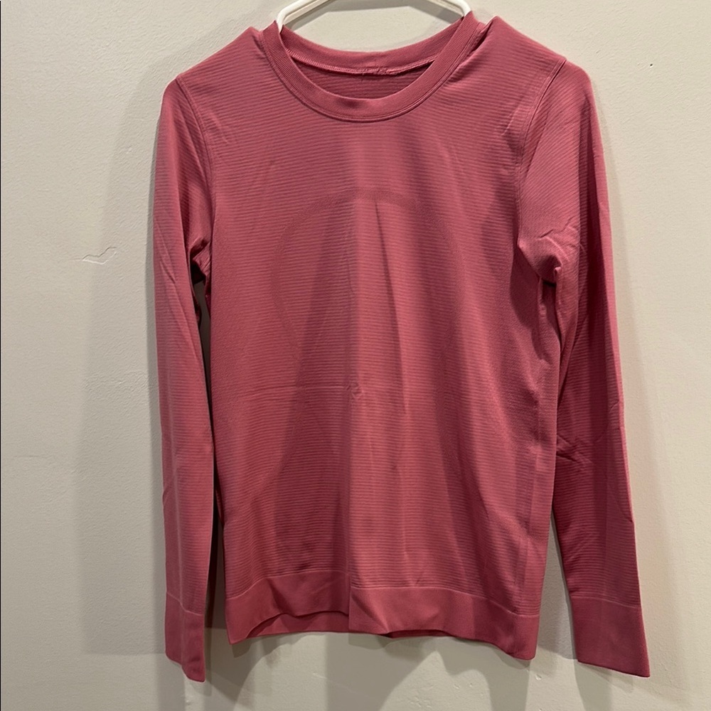 Lululemon Athletica Rose Long Sleeve Top. Size S.